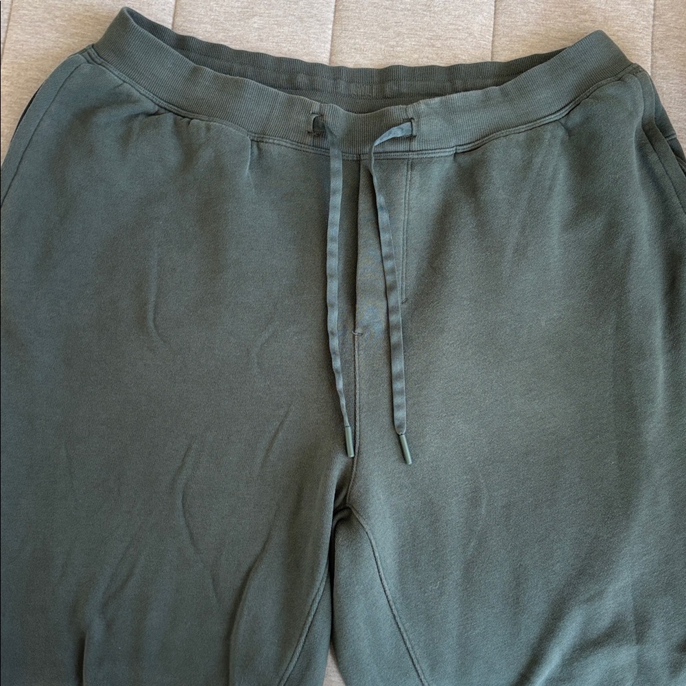 Men’s LuluLemon green jogger Sweatpants L